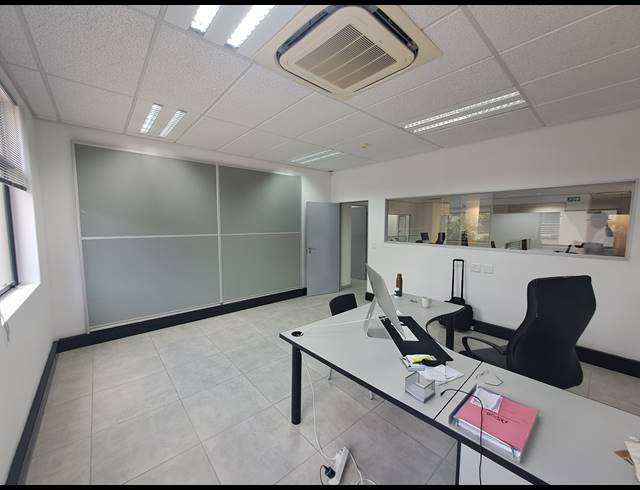 279M² OFFICE TO LET IN SANDHURST